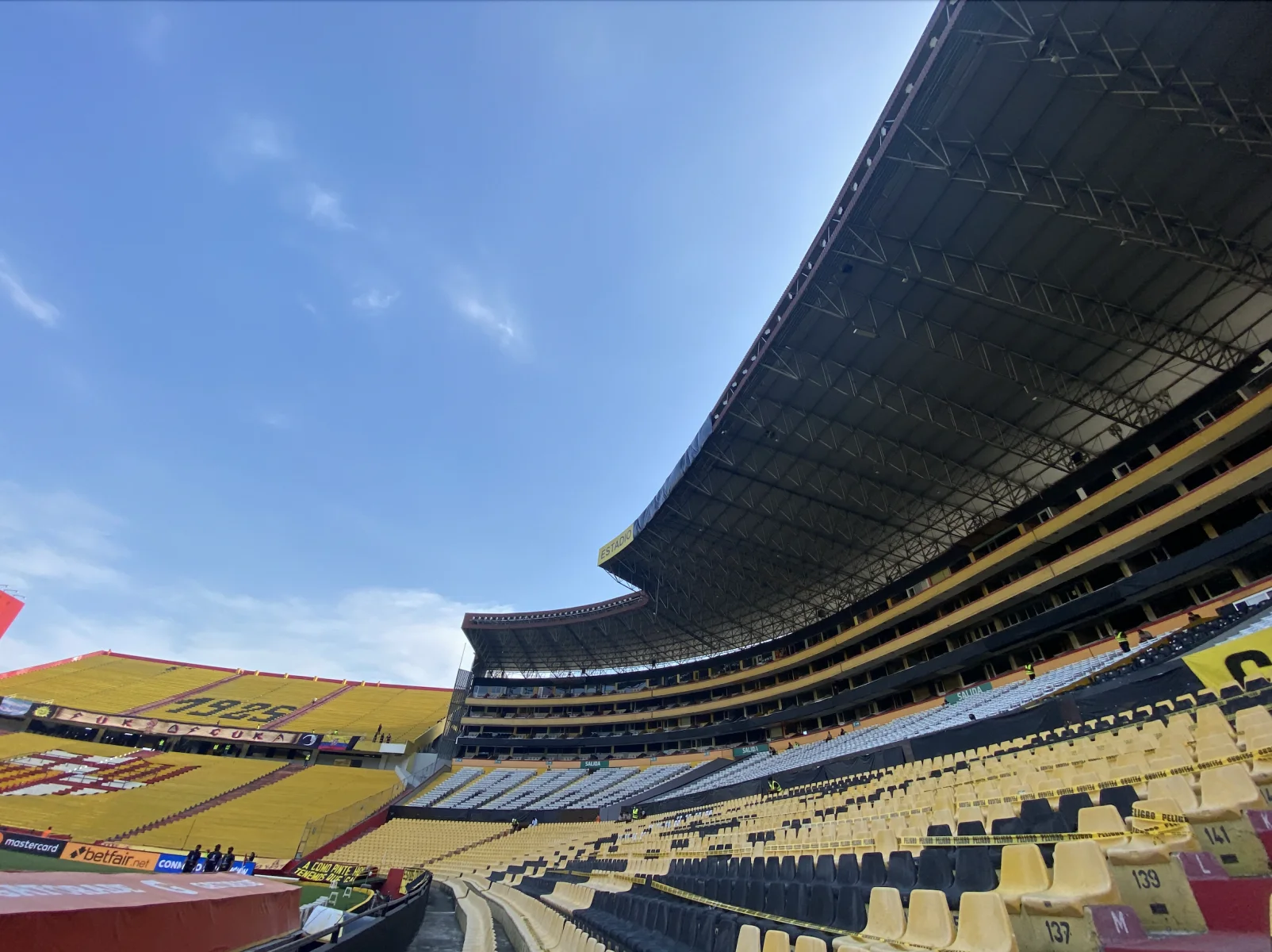 ESTADIO MONUMENTAL BARCELONA SPORTING CLUB GUAYAQUIL ECUADOR SISTEMA DE SONIDO RCF-QSC-SENNHEISER - Imagen 8
