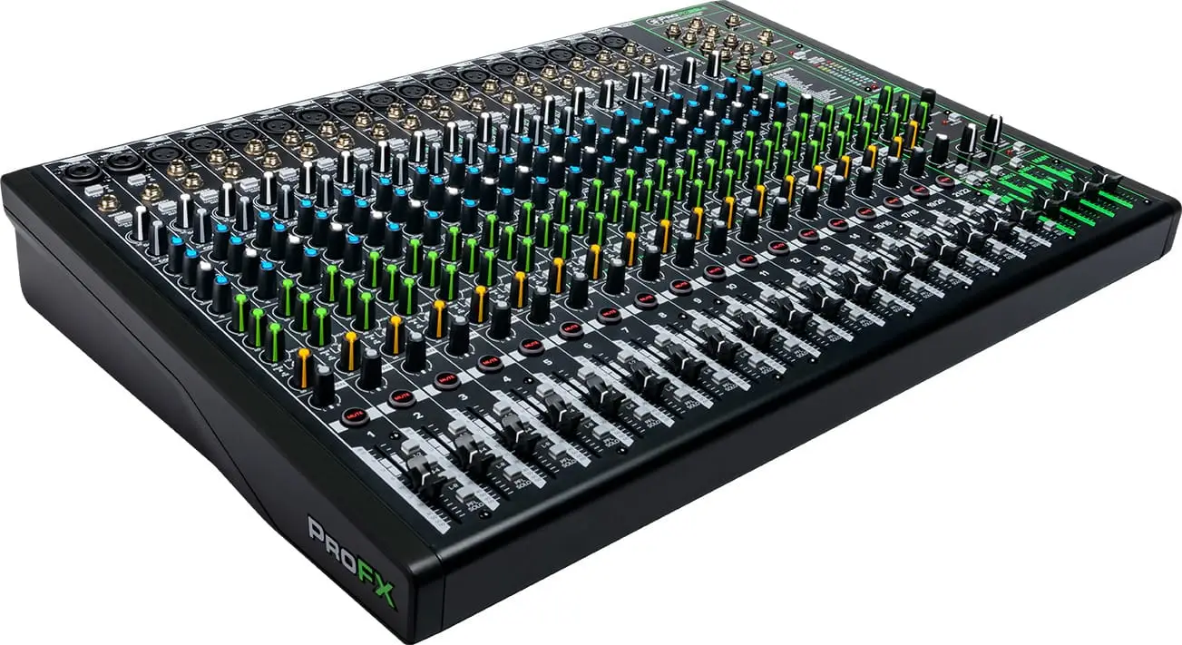 Mackie ProFX22v3 para mezcla y sonido en vivo. Mackie ProFX22v3 consola profesional de 22 canales en perspectiva