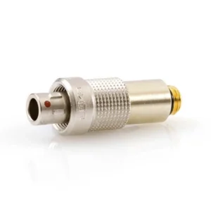 Adaptador DPA DAD6003, convierte MicroDot a 3-pin Lemo con preamplificador para conectar micrófonos DPA a sistemas de audio profesionales.