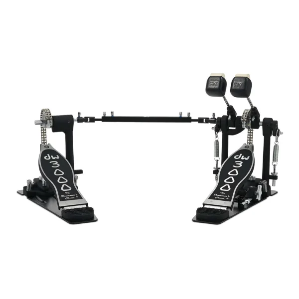 Doble pedal de bombo DW 3000 Series, diseñado para ofrecer precisión y durabilidad en la interpretación de batería.